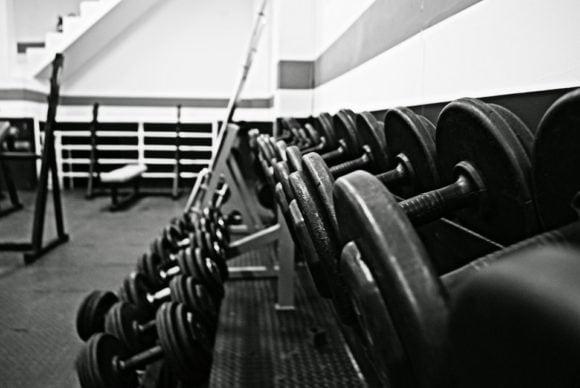 Traning med hantlar hantelpress